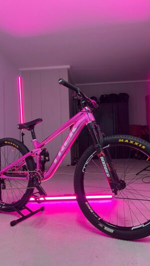 Caroline Buchanan Instagram - 🩷 MEET SAV.. I wanna show you my bike spec details!!! 

🎟️ @trekbikes  Ticket S frame 
🧠  @maxxisbike Icon tires 
🫁  @marzocchi_mtb Bomber DJ fork 
🌸  @deitycomponents  seat, bars, stem and pedals 
🎀  @odigrips  Long neck grips 
🫦 @sbonebikeparts  single speed chain tensioner 
🦩 @stansnotubes flow rims / Hubs 
👛 @magura_bicycle  Mt7 brakes 

#trekbicycles #slopestyle #mtb #mountainbike #bikecheck #bicycle #magurabrakes #stansnotubes #odigrips #trekbikes #maxxis #deitycomponents #sbonebikeparts #marzocchi
