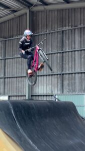 Caroline Buchanan Instagram - 🤯 I never thought I would be bar-spinning spines…But here we are! Couldn’t do it without the coaching and support from @joshkcoaching helping me LEAN IN and prep for @fmbworldtour x @crankworx #mtb #skatepark #spine #slopestylemtb #fmbworldtour #crankworx #levelupskatepark