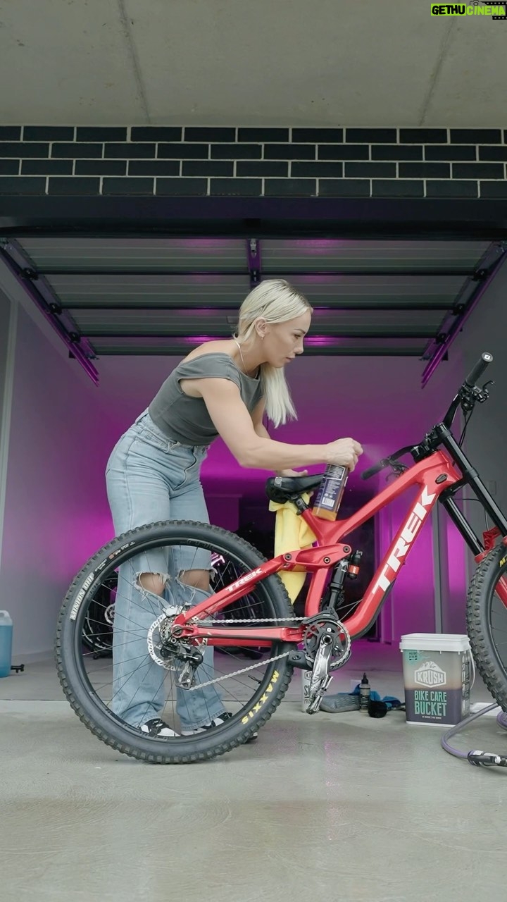 Caroline Buchanan Instagram - Clean up on aisle 68 @krushoz 🧼 🚲 🏍️ Bikes treat us so well… give them some love back!!! Ride ‘em mean n keep ‘em clean 🚲 @trekbikes 🏍️ @harleyaustralia #downhill #bikewash #mtb #mountainbike #trailbike #enduro #slopestyle #slopestylemtb #bikeporn #bikeride #ridemtb #ride