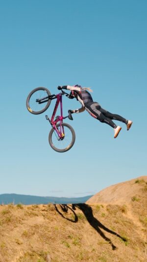 Caroline Buchanan Instagram - 🦸‍♀️ SUPERWOMEN  @trekbikes 

Vid// @jxn_visuals #trekbikes