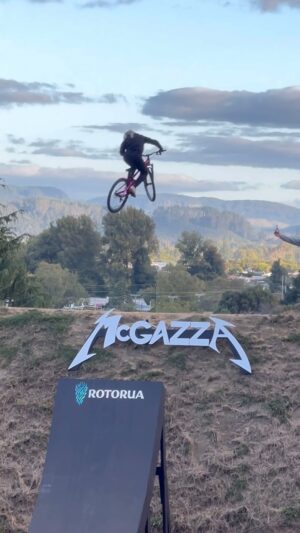 Caroline Buchanan Instagram - 💞 @pinkbike  progression! Day 2 and the whole SLOPESTYLE course has been ticked off! 

What an honor it is to be amongst the best 6 women in the world to be making history @crankworx  #slopestylemtb debut

📱 @thebigbad_wolfe