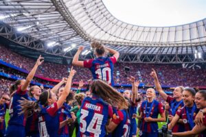 Caroline Graham Hansen Instagram - What a day! Thank you for the amazing support. We couldn’t do it without you! Somos campeonas de Europa #soyculé