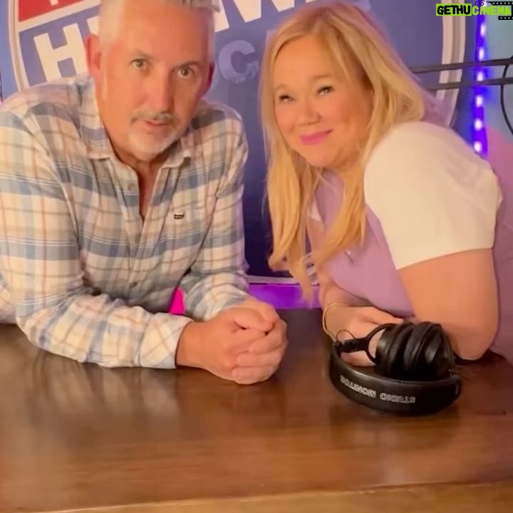 Caroline Rhea Instagram - Who doesn’t love @harlandwilliams ? This is basically a podcast of me laughing hysterically at everything he says. @kansascitycomedyclub #funnyCanadians #standupcomedy #astrology