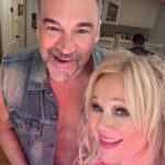 Caroline Rhea Instagram - This is the fourth project that I have done with @alekspaun The first time we got the giggles so badly that I had to ultimately do the scene with the First AD.That was #TheChristmasConsultant with @davidhasselhoff The next time we had movie sex and invented the genre #ComedyPorn in #AVerySordidWedding Today he was hilarious as always. I love you @alekspaun #BigCanadianHunk Look him up he’s literally in everything. #christmas #hunk #canada🇨🇦 BTW I have so much jet lag I can’t see straight.