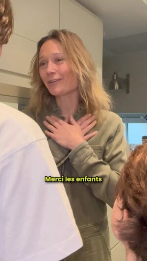 Caroline Vigneaux Instagram - Il faut toujours un peu forcer ! 😉

#forcing #bellemere #enfant #video #réel #life #education