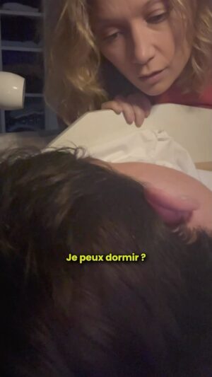 Caroline Vigneaux Instagram - Les films d’horreur avant d’aller se coucher, c’est jamais une très bonne idée ! 😳

#enfants #parents #film #filmhorreur #education #video #humour