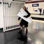 Caroline Vigneaux Instagram – Ma campagne d’affichage du métro a été censurée… 
Je suis donc allée la coller moi-même ! 

Dîtes-moi en commentaire si vous aussi vous auriez censuré ! 😅

Et si vous voulez connaître les réponses rendez-vous sur mon site internet. 😉

#metro #metroparisien #paris #affiche #affichage #censure #affichagemetro #humour #comedie #carolinevigneaux