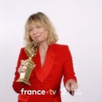 Caroline Vigneaux Instagram - À demain 21h10 sur @francetelevisions 😍 J’ai tellement hâte de vous présenter cette 35ème cérémonie des Molières. De nombreuses surprises vous attendent ! 🤩 #surprise #ceremonie #moliere #carolinevigneaux #soirée #récompenses