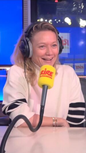 Caroline Vigneaux Instagram - Interview de la merveilleuse @carolinevigneaux ❤️‍🔥 pour son génial spectacle In Vigneaux Veritas 👌🏻

📻 @rireetchansons
