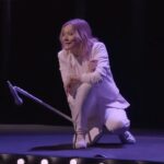 Caroline Vigneaux Instagram - In Vigneaux Veritas, un spectacle sur la vérité 😉 Pour le découvrir, retrouvez-moi à 19h00 du mercredi au samedi au @theatreedouard7 jusqu’au 30 mars 😍 #humour #spectacle #theatreedouardvii #standup #comedy #lol #vérité #invigneauxveritas #carolinevigneaux