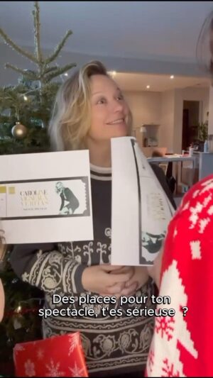 Caroline Vigneaux Instagram - Et vous, comment s’est passé la distribution de cadeaux ?! 🎁

#noel #christmas #joyeuxnoel #nouveauspectacle #noel2023 #enfant #mereindigne #humour #carolinevigneaux