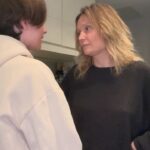 Caroline Vigneaux Instagram – Les ados et leurs discussions… 🙄🤣

#mereindigne #adolescents #ado #discussion #pote #life #education #reel #video