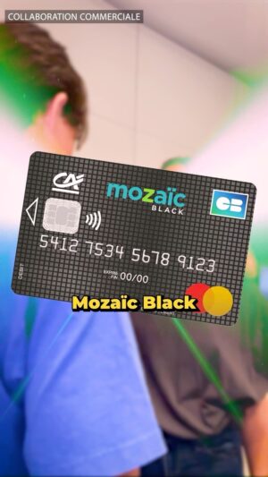 Caroline Vigneaux Instagram - Sa première carte bleue ! Presque autonome… 
#MozaicBlack @creditagricole #publicité