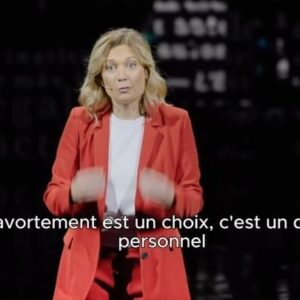 Caroline Vigneaux Instagram - L’IVG est menacée tous les jours. 
Lançons le #FermeTaGueuleGerard à utiliser au sénat et au cinéma et partout où ces boomers devraient la fermer! 🤬

#ivg #droitalavortement #senateur #boomer #video #francetv