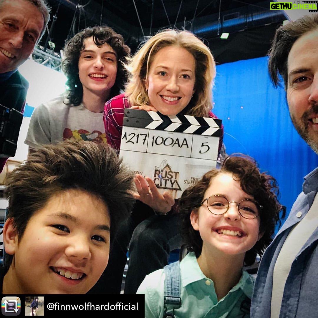 Carrie Coon - 6.9K Likes - That’s a wrap. (Bustin’ with this bunch makes me feel good...miss ‘em.)
👻