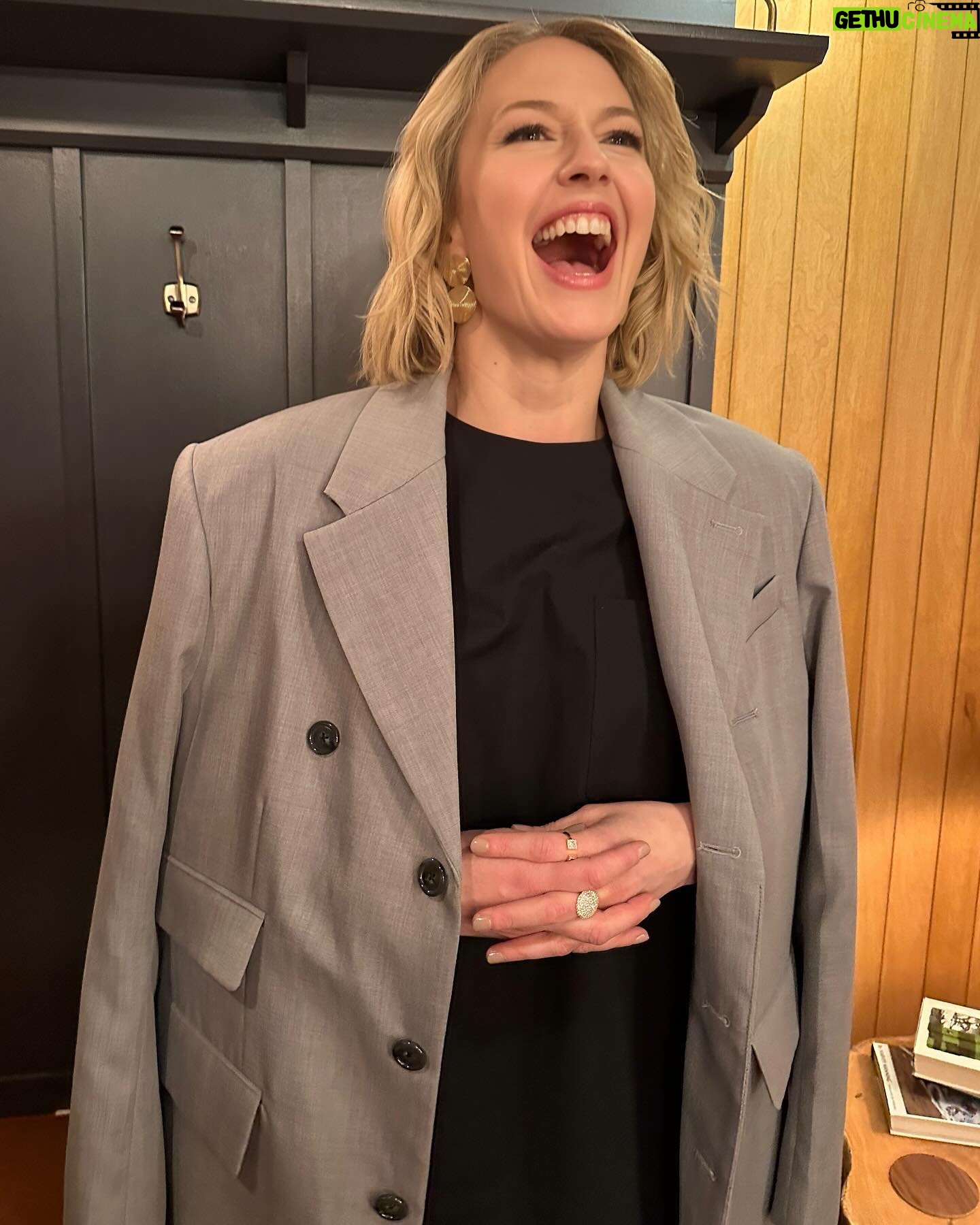 Carrie Coon - 9.6K Likes - Carrie Coon x Ghostbusters press tour
@carriecoon
@narrativepr
@rebeccarestrepo
@hairjordan
@alicialombardini
@chanelncrocs