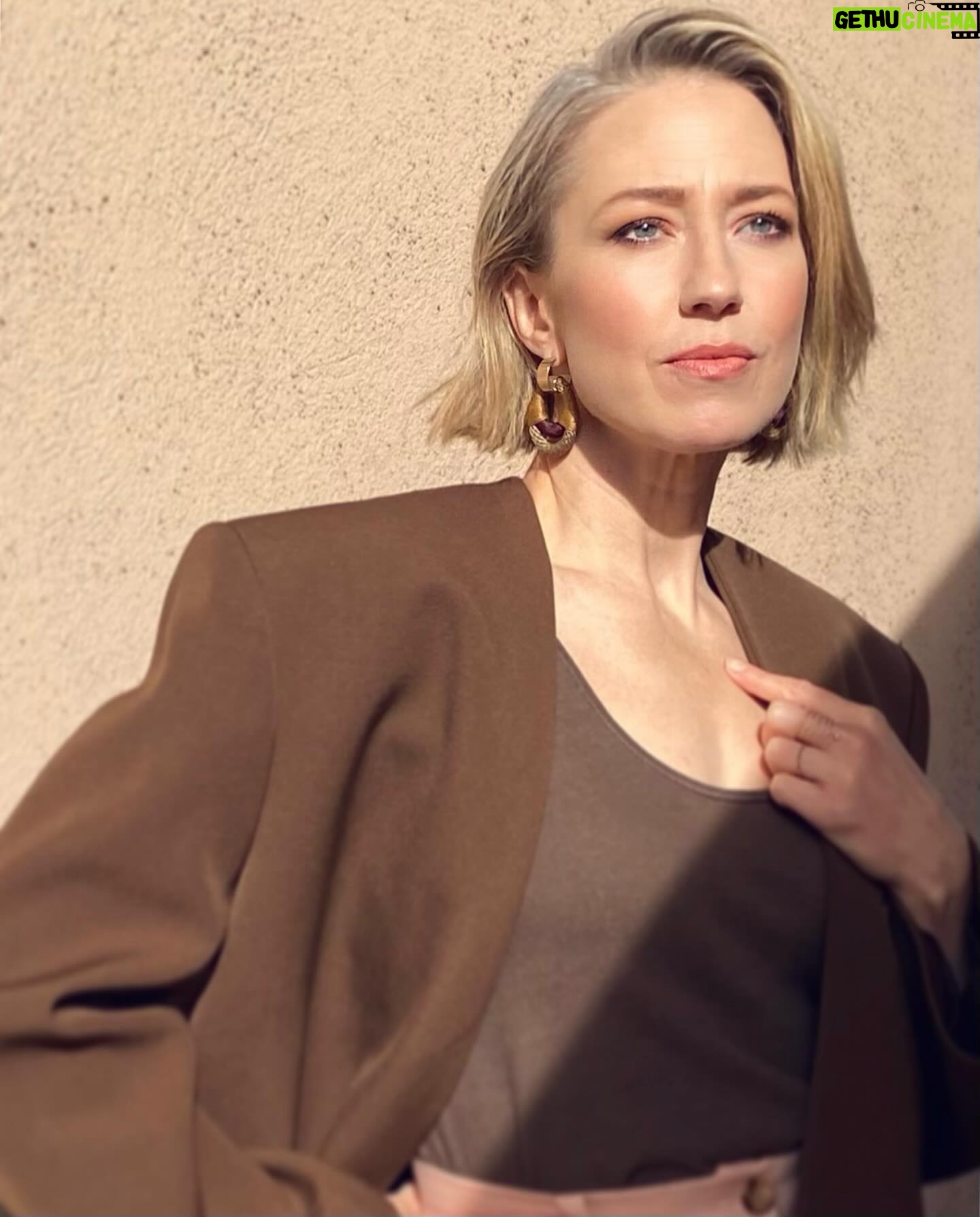 Carrie Coon - 5.7K Likes - Today @thetalkcbs:
Styling @alicialombardini
Make-up @adambreuchaud
Hair @jennychohair
Jacket @tods
Pants @rachelcomey
@louboutinworld
Earrings @pichulikafrica
Ring @grownbrilliance