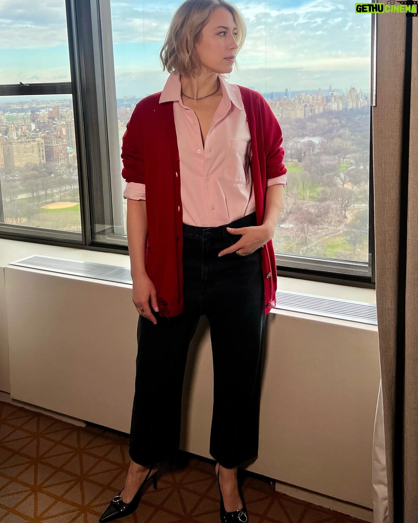 Carrie Coon - 9.6K Likes - Carrie Coon x Ghostbusters press tour
@carriecoon
@narrativepr
@rebeccarestrepo
@hairjordan
@alicialombardini
@chanelncrocs