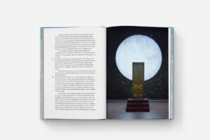 Carrie Mae Weems Instagram - Out now, ‘The Shape of Things’—an unflinching look at the circus-like quality of contemporary American political life. “The Shape of Things” centers on a seven-part film projected onto a Cyclorama—a panoramic-style cylindrical screen that dates to the 19th century—that addresses the turmoil of current events in the United States and the “long march forward. Drawing on news and TV footage from the civil rights era to today, the films examine race and civil unrest in America’s past and present, combining documentary directness with poetic rhythm to articulate the dangerous mounting resistance to the “browning of America.”

Foreword by Tom Eccles. Text by Thomas Lax, Huey Copeland. Interview by Hans Ulrich Obrist.

Copies available for purchase @mweditions shop as well as at major book retailers.

@tom.eccles @marmalademe @dt1oly2 @hansulrichobrist @mweditions @artbook