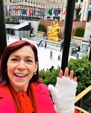 Carrie Preston Instagram - A little #BTS for #Elsbeth premiere day featuring the best crew and cast. See things Elsbeth’s way TONIGHT, 10pm, @cbstv and streaming on @paramountplus 🗽💕