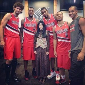 Carrie Brownstein Instagram - Just read that @aldridge_121 is retiring from the NBA. Loved watching him play for the @trailblazers and following his subsequent years with The Spurs and Nets. Was lucky enough to work with him twice on Portlandia, where he was funny, down to earth, and gracious. Seeing him act with the late great Penny Marshall was a highlight of those surreal years. Best of luck to you LA! And thank you.