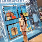 Carrie Wong Instagram - Bloom baby, bloom 💐⛱️ @gucci #GucciLido #Gucci