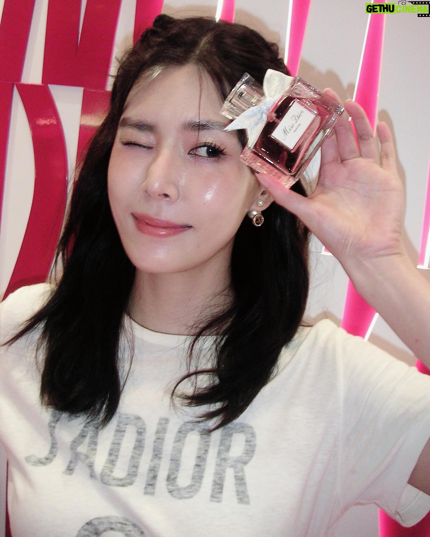 Carrie Wong Instagram - Dress well, get yourself fresh flowers, & a touch of the new floral-fruity Miss Dior Parfum π Love yourself and Love out Loud. Only you can make yourself beautiful π Discover the Miss Dior Parfum Pop-up at Ngee Ann City, Level 1 Atrium till 31 May and shop at all Dior Beauty Boutiques, Counters and on the Dior Beauty Online Boutique. @DIORBEAUTY #MISSDIOR #LOVEOUTLOUD #MISSDIORPARFUM