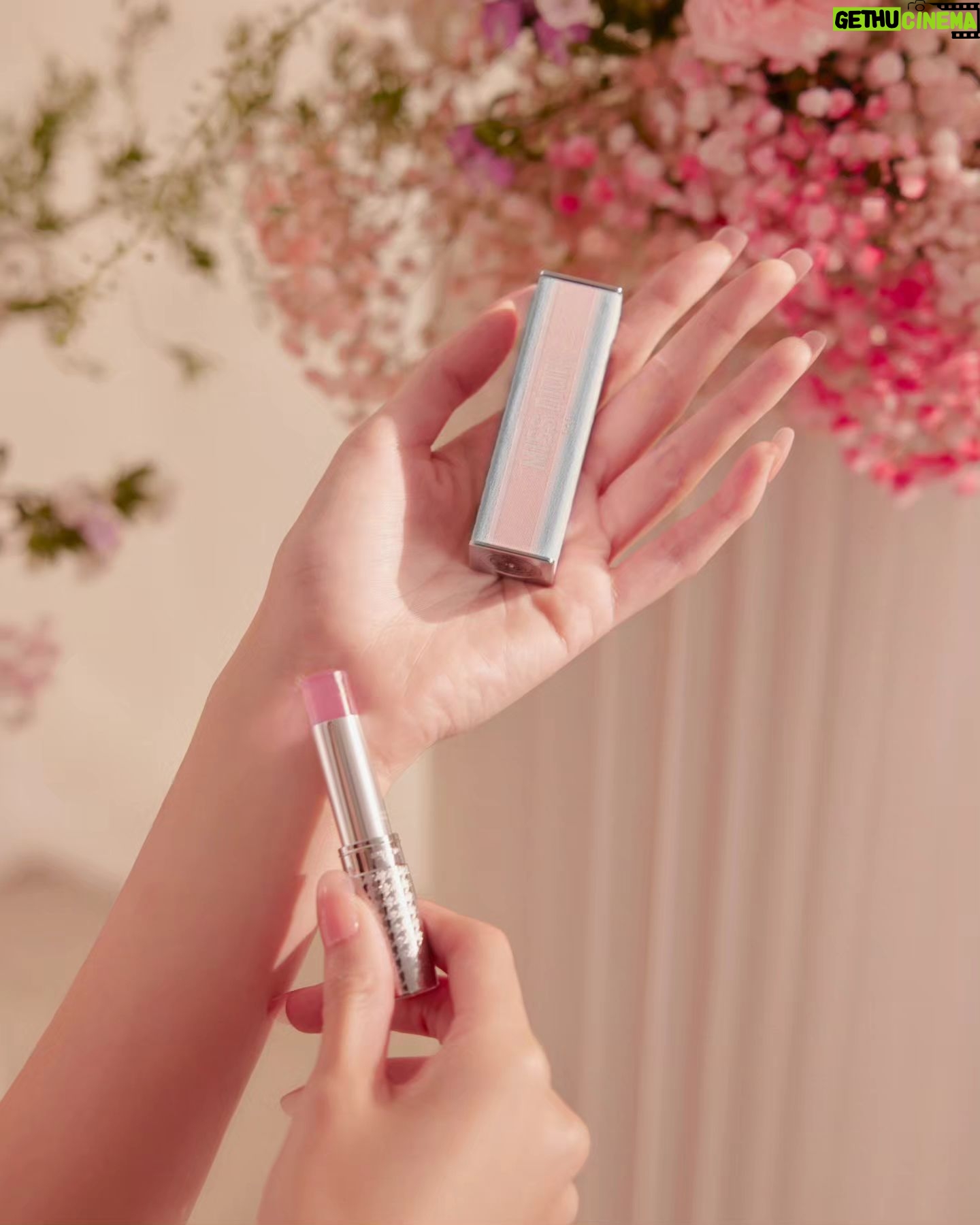 Carrie Wong Instagram - One of my new loves lately, the Miss Dior Mini Miss is a couture-inspired miniature solid perfume that is soft and delicately glides on my skin for a girly fragrance caress. Been flying in and out of Singapore for filming lately, and this is perfect for my on-the-go fragrance touch ups 🌸 Miss Dior Mini Miss is available at all Dior Beauty Boutiques, Counters and on the Dior Beauty Online Boutique at http://shop.dior.com.sg. @diorbeauty @diorbeautylovers #MissDior #MissDiorMiniMiss #MiniMissMaxiDior