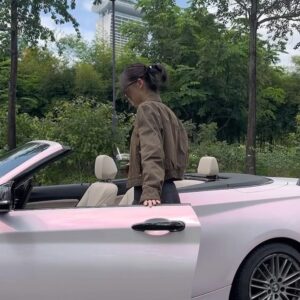 Carrie Wong Instagram - Happygirl94 during her weekend drive 😎

p/s thank you @the.visual_lab for this super pretty car wrap, loving the color it’s perfect for the new year ♥️
