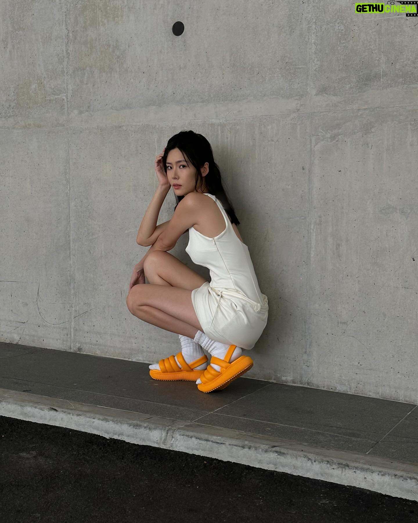 Carrie Wong Instagram - A pop of sunshine with #OTIGERSTRAP ☀️🧡 Effortless and feminine, the new #OTIGERbyOnitsukaTiger collection is available exclusively at Raffles City Mall and online at onitsukatiger.com/sg. @OnitsukaTigerOfficial @OnitsukaTigerSG #OnitsukaTiger #OnitsukaTigerSG