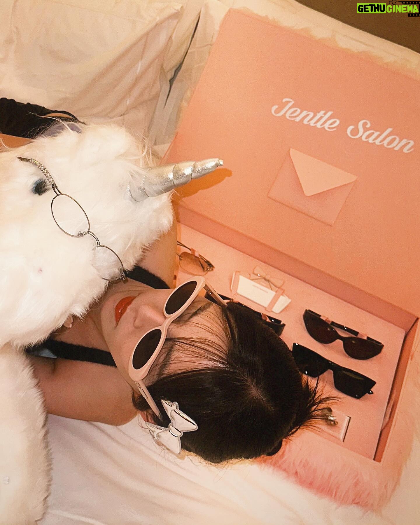 Carrie Wong Instagram - Made a dreamy friend recently 🦄🎀💕