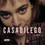 Casadilego Instagram – hey babyyyyy sapevi che quest’estate sono in giro tipo tutto il tempo? non vedo l’ora di vederci. ci becchiamo? dimmi dove!! <3 link in bio per i biglietti ;)

grazie OTR, grazie Daniele❤️ 

foto di @albertdandrea !