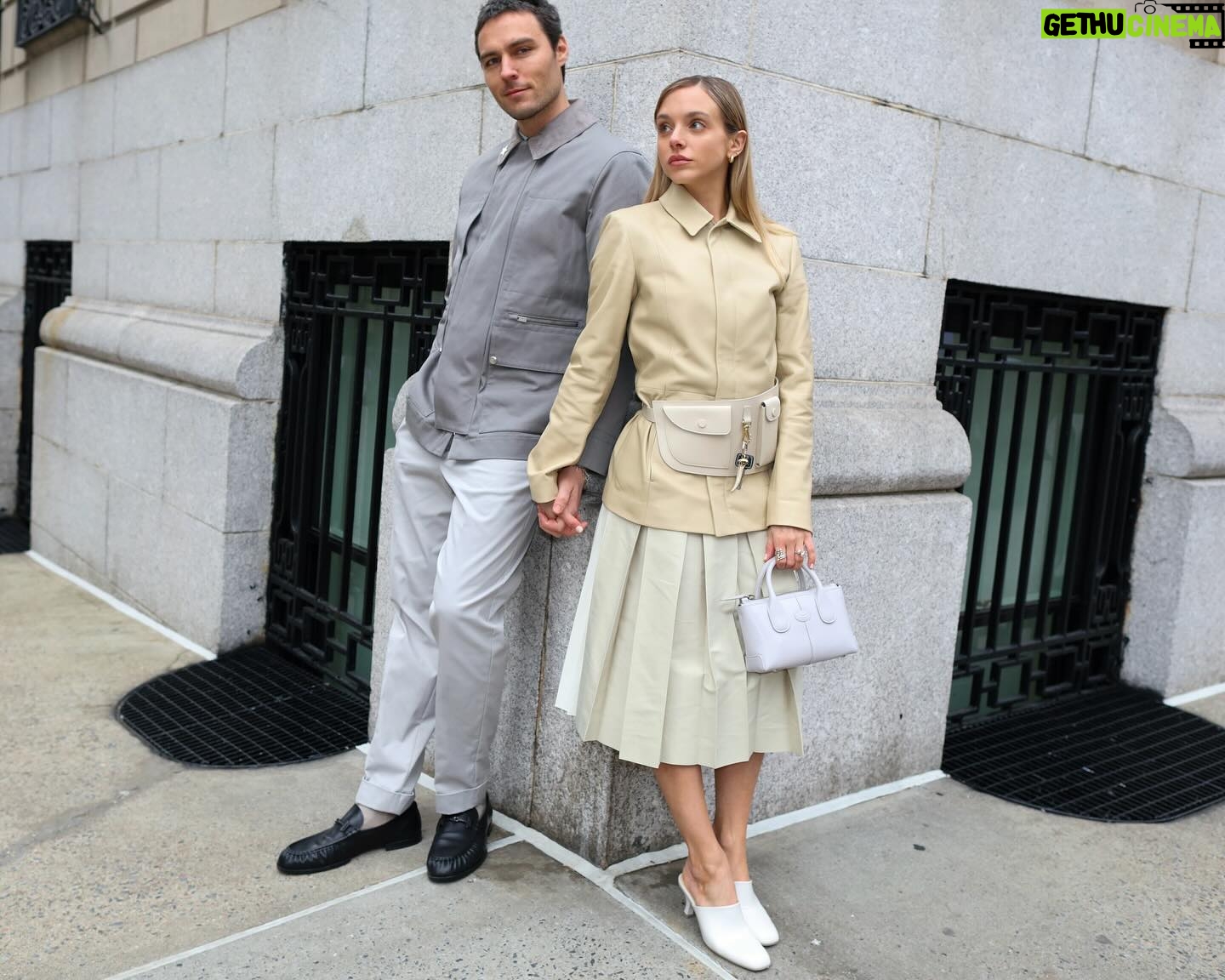 Casimere Jollette Instagram - hailing taxis, hailing @tods #tods #todsnyc