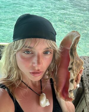 Casimere Jollette Instagram - on my shell phone 🐚 con @maaji