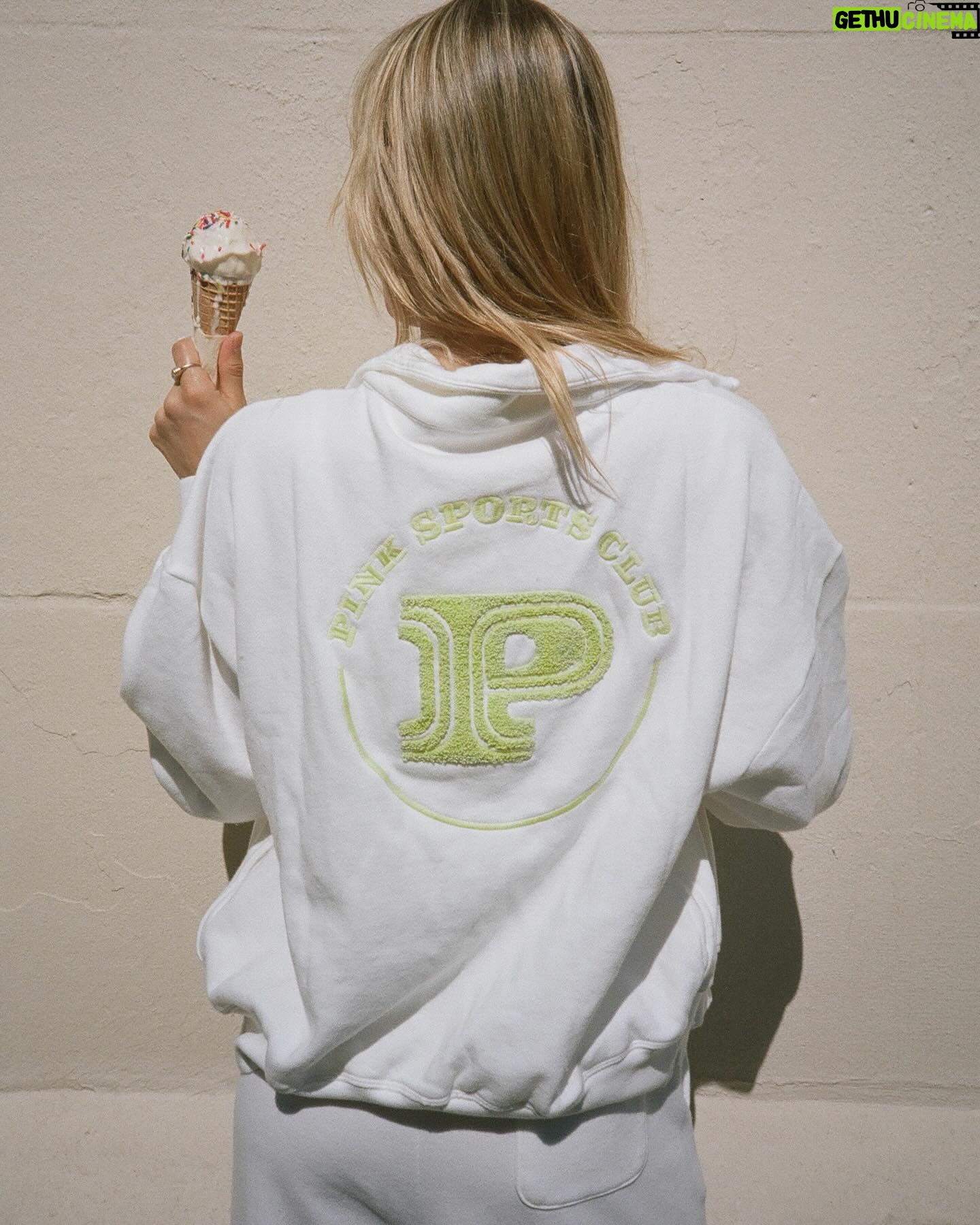 Casimere Jollette Instagram - Summer uniform🍦🎾 @vspink #PINKPartner