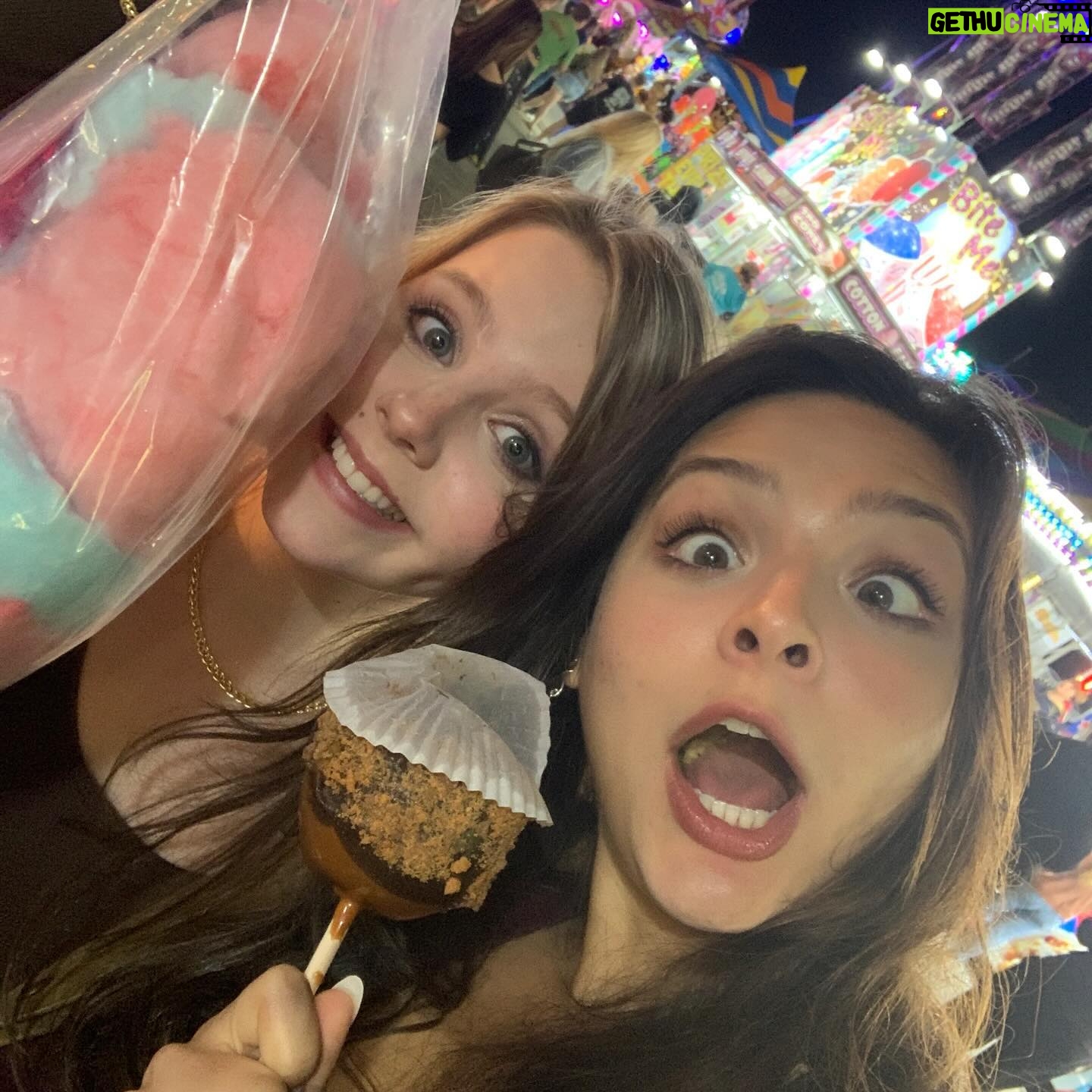 Cassady McClincy Instagram - Oh no.. my baby sister is 18! I can’t believe she’s done this. Happy birthday @callie_mcclincy_ ! I love you sooo!