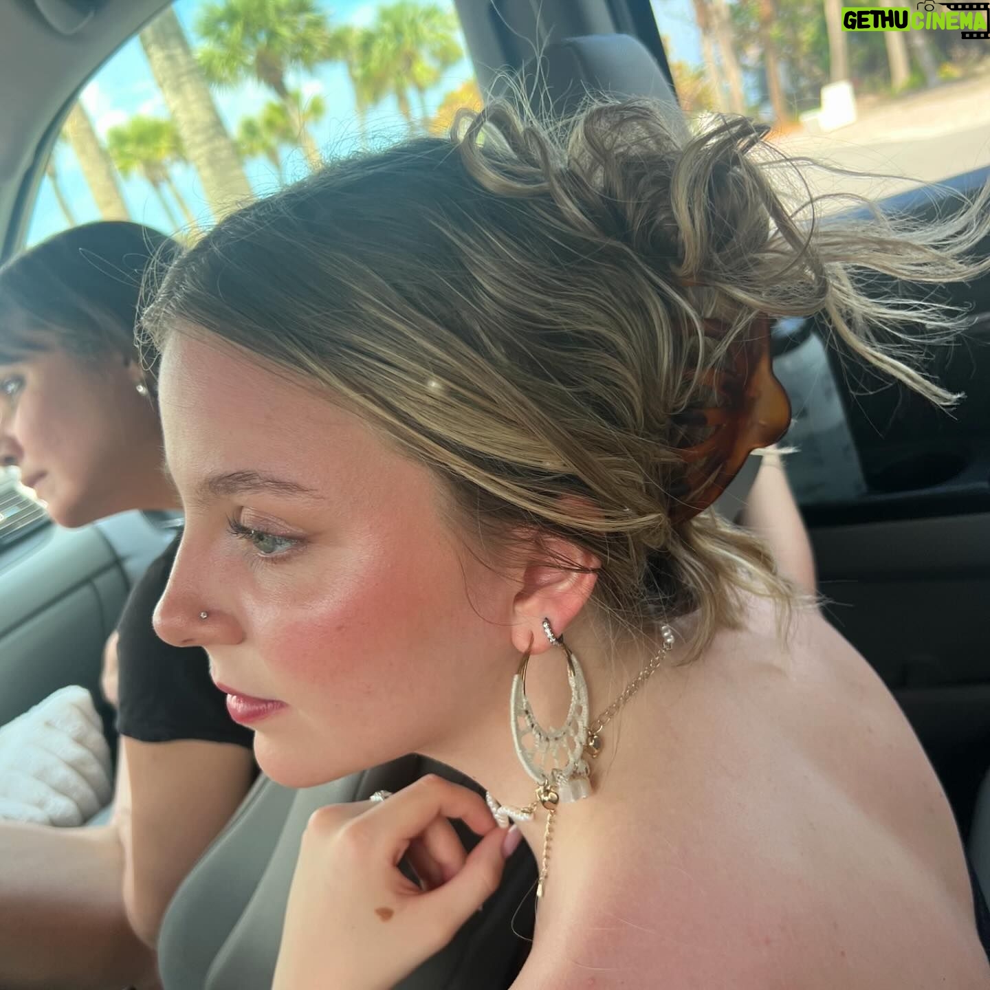 Cassady McClincy Instagram - Oh no.. my baby sister is 18! I can’t believe she’s done this. Happy birthday @callie_mcclincy_ ! I love you sooo!