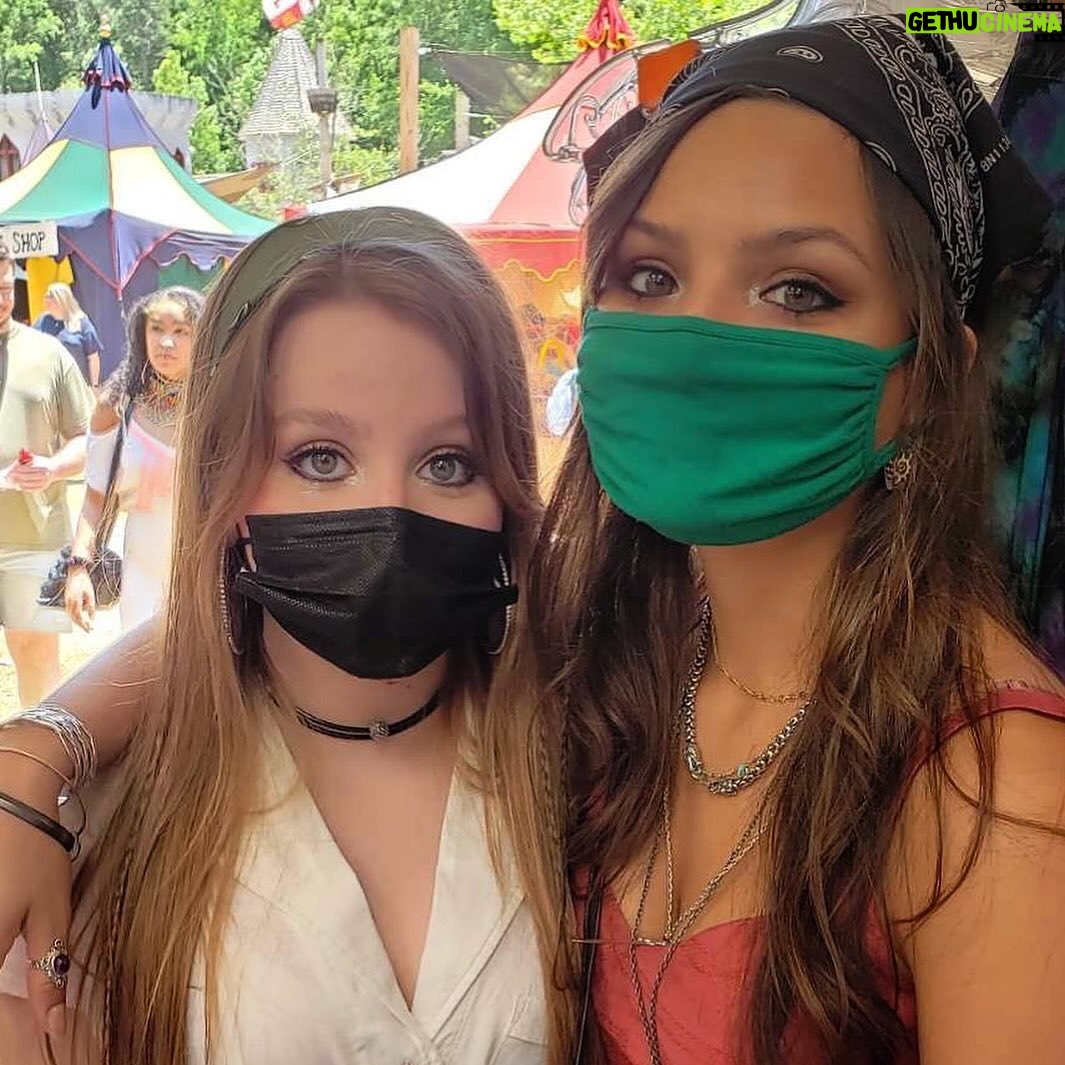 Cassady McClincy Instagram - Oh no.. my baby sister is 18! I can’t believe she’s done this. Happy birthday @callie_mcclincy_ ! I love you sooo!