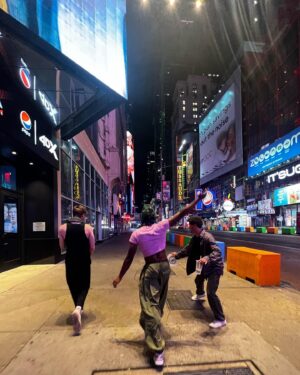 Cassady McClincy Instagram - Wet bangs in New York🧚🏼‍♀️
Lots of icecream, screaming for friends, icecream, screaming with friends, icecream, etc. 
New York, I love you, butilostmyvoicefromallthescreamingandlactose