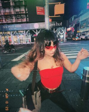 Cassady McClincy Instagram - Wet bangs in New York🧚🏼‍♀️
Lots of icecream, screaming for friends, icecream, screaming with friends, icecream, etc. 
New York, I love you, butilostmyvoicefromallthescreamingandlactose