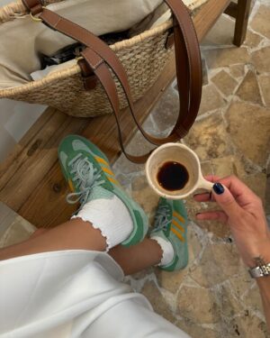 Cassandre Lapierre Instagram - CONCOURS SNEAKERS !!! 👟 💕

Avec @sneakerium on a décidé de vous faire plaisir & de faire gagner à l'un ou l'une d'entre vous une paire de sneakers ADIDAS au choix* sur le site de @sneakerium 🙊 : 

- follow @cassandreould & @sneakerium 
- identifie 2 ou 3 amis en commentaire 
- like le post 

Tirage au sort dans une semaine ! Bonne chance 🍀 

Publicité

*selon stock disponible 

#concours #sneakerium #sneakers #adidas #gazelle #adidasspezial #adidascampus