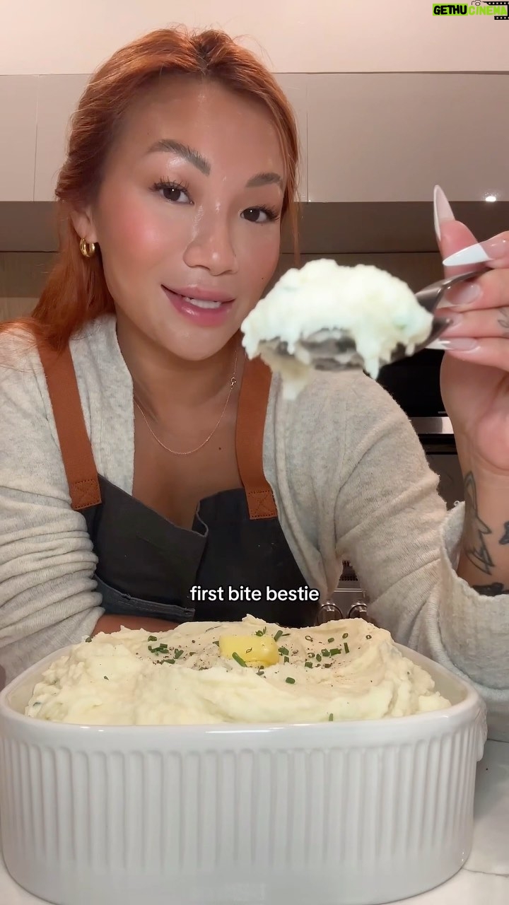 Cassie Yeung - 149.4K Likes - Apparently a lot of people like a lumpy mashš„ā where were you when I needed you?!
Measurements ā¬ļø
5lbs russet or yukon gold potatoes
3 cups heavy cream
6 cloves roasted garlic from turkey (or plain cloves garlic)
2 sprigs rosemary
3 sprigs thyme
S&P to taste