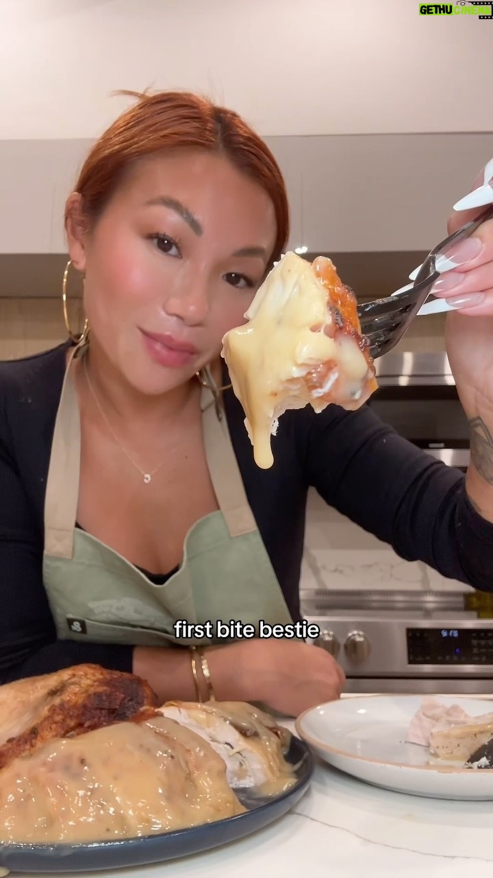 Cassie Yeung - 37.2K Likes - Turkey gravy š¦
Recipeā¬ļø
3 Tbsp fat from drippings
3 Tbsp flour
2 cups broth from turkey
Strain out the veggies from the bottom of your turkey. Separate the fat from the rest of the drippings by either allowing to solidify in the fridge or spooning/sucking out with a turkey baster. To a saucepan, add in about 3 Tbsp fat and whisk in 3 Tbsp flour until the flour has cooked out or until it reaches your desired consistency. Slowly start whisking in the broth. Simmer for about 5 minutes until the gravy thickens. Keep in mind, it will continue to thicken as it cools.
If you prefer more gravy, add in additional fat from the drippings or butter if you donāt have enough and add additional flour for a 1:1 ratio. Along with the broth from the turkey drippings, you can add in store bought chicken/turkey stock OR make your own stock from the turkey neck and giblets that were included with the turkey.