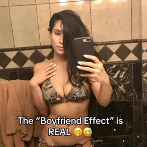 Cassie Steele Instagram - The BF effect is REAL and can be permanent 👀😅❤️❤️❤️❤️ #loveyou #boyfriendeffect #thirdtrimester #momsofinstagram