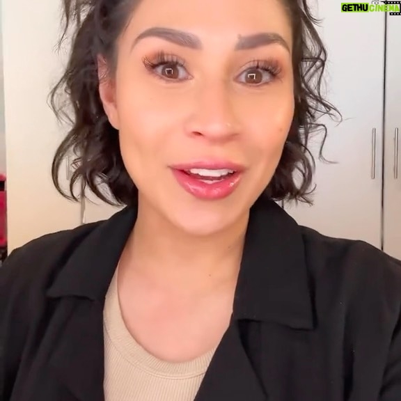Cassie Steele Instagram - SHE’S BACK!!! kind of 😏 …Baby steps!!! Holidays look different this year but we couldn’t be more thankful! Happy Holidays to you and yours🥰 #happyholidays #newmom #momlife #newborn #fourthtrimester