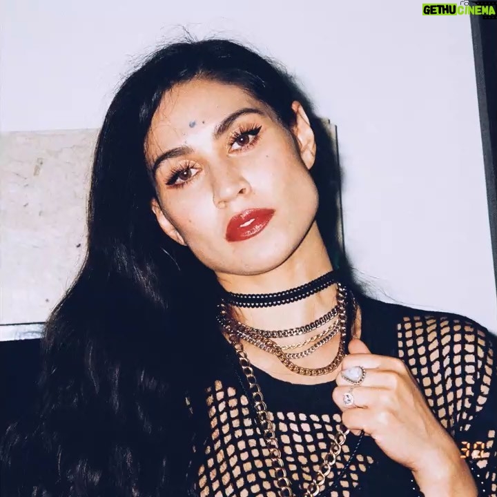 Cassie Steele - 13.4K Likes - 🔊SOUND ON FOR NEW MUSIC!!! A teaser from my new band
🥁🥁🥁🥁
•🍬PSYCHOCANDY🍬•
I’m so proud of this project, a new wave of artistic expression and thinking that really deserved its own entity. We’ll be releasing our first single soon but I couldn’t wait for you guys to hear a piece! There’s an extended teaser on our page @psychocandymusic !!! Please go listen and follow! We’ll be following everyone back for the next few hours ❤️
Enjoy our song, “Hunger”
📸: @giasuperstar