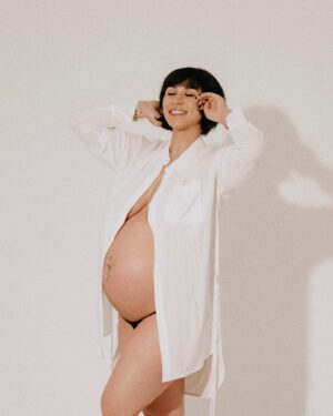 Cassie Steele Instagram - 38 Weeks! It’s officially my birth month and we’re so excited 🥲❤️! Thank you @sonegophotos for capturing all these moments 🥰🥰🥰 #maternityphotography #maternityshoot