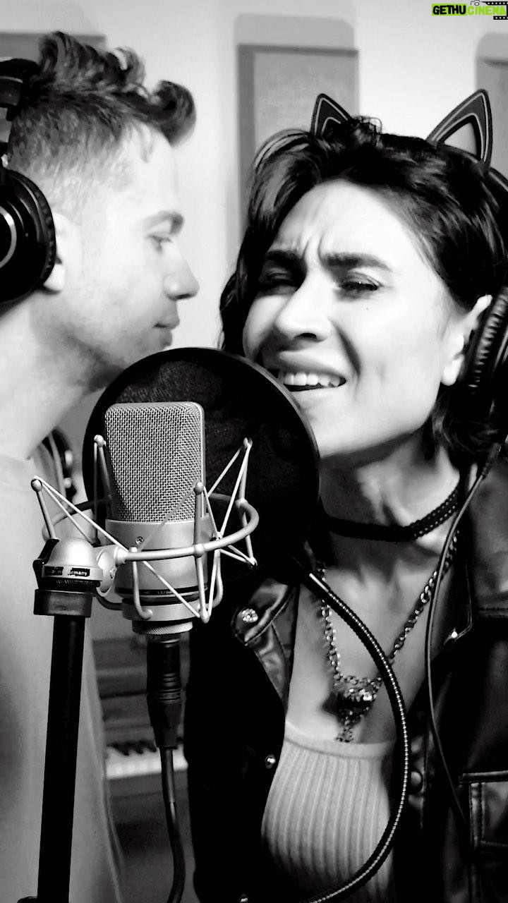 Cassie Steele Instagram - Watch Nashville Sessions “Monster” on YouTube this Halloween at midnight!!! Toxic relationships can be scary… have you ever been gaslit that YOU’RE the gaslighter?!? EP releasing in tandem on all major platforms - can’t wait for you to listen!!! ❤️💀❤️💀 👀🦇💀🎃 @psychocandy.xyz #newmusic #newvideo