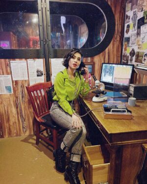 Cassie Steele Instagram - Hi… I’d like to speak to the manager please?