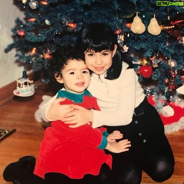 Cassie Steele - 21K Likes - Happy Holidays!!!! Throw back on throw back sister pic!!!
Hold your families real tight, have some good food and start a serious discussion on what spells you can all start concocting as a family to launch 2023. @alexasteele